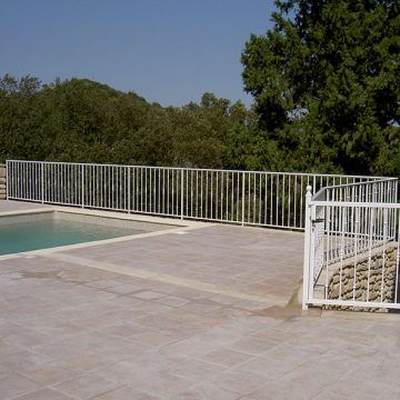Garde corps grille protection piscine portillon