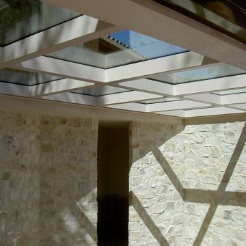 Plancher métallique vitré piscine intérieure