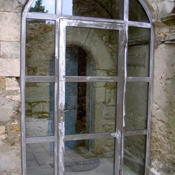 Porte d'entrée vitrée anti effraction ferronnerie métal brut