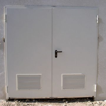 Porte double service avec grille de ventilation