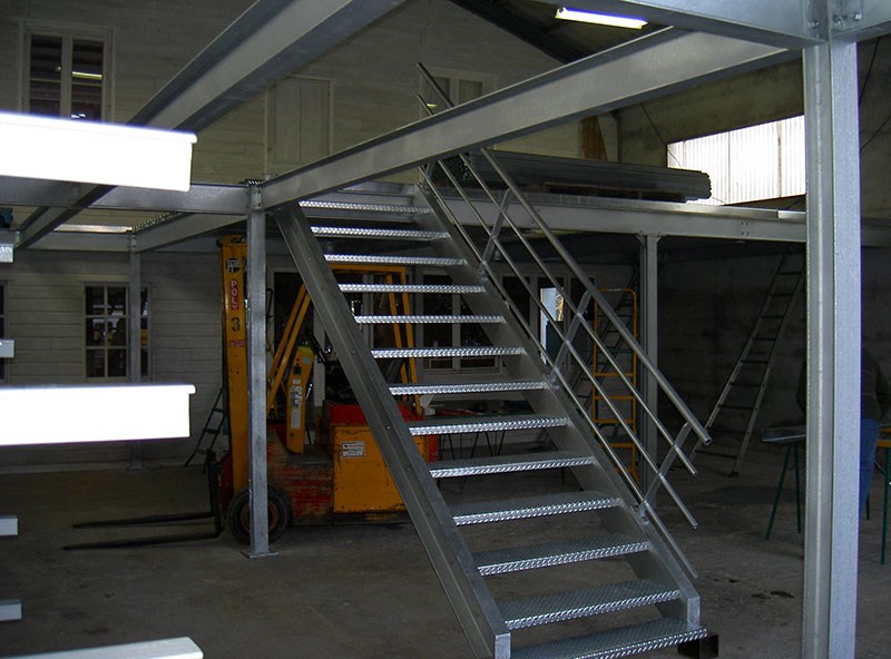 Escalier métallique et plancher métallique ferronnerie