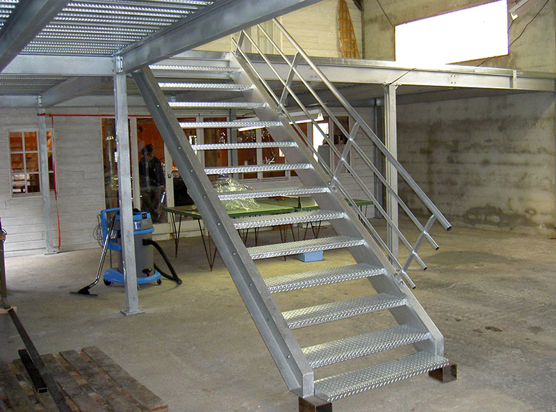 Escalier métallique et plancher bac collaborant galvanisé