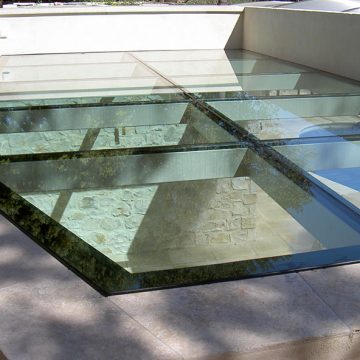 Plancher toiture métallique vitré pour piscine