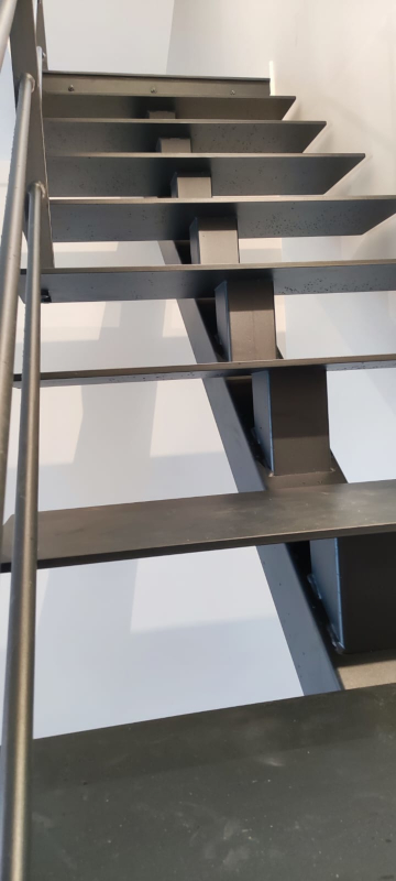 escalier-marches-gard
