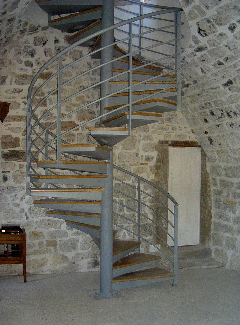 Escalier hélicoïdal marche en bois