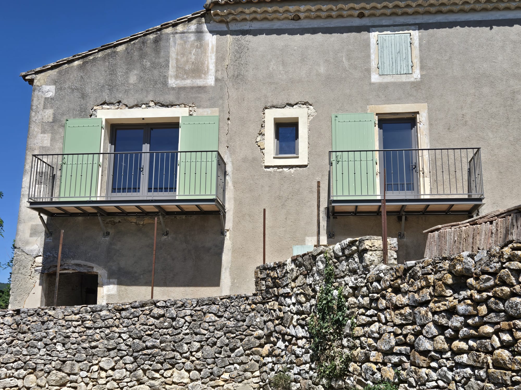 balcon-métallique-bois-thermolaquage