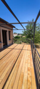 Terrasse suspendue, pilotis, Vénéjan