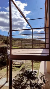 Terrasse sur pilotis, Goudargues