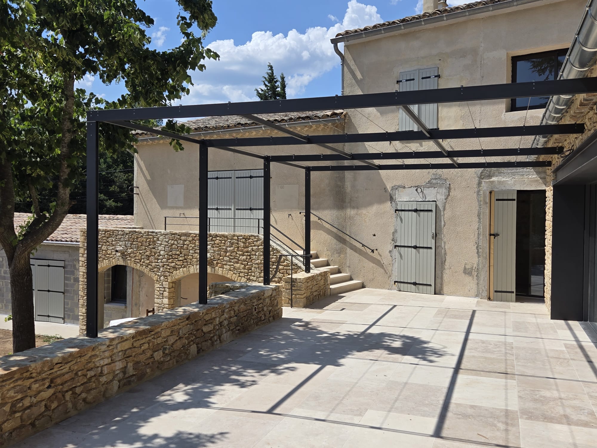 pergola-acier-terrasse-paillasson