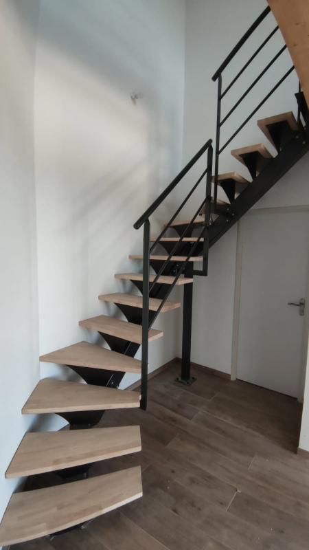 escalier-métallique-thermolaquage-marches