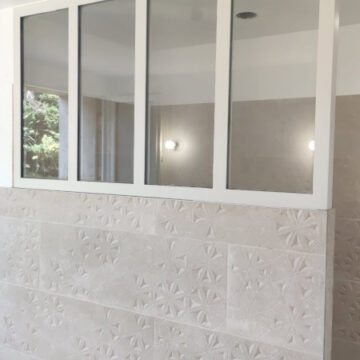 baie-menuiserie-métallique-vitres